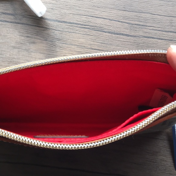 NWT Dooney & Bourke Large Slim Mini Bag / Wristlet - Picture 6 of 8